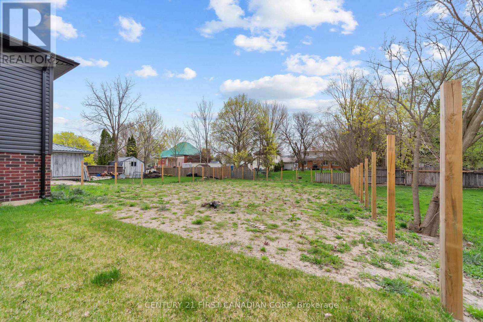 134 King Street, Lambton Shores, Ontario  N0M 2L0 - Photo 13 - X12328071