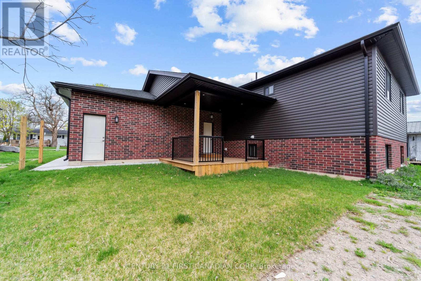 134 King Street, Lambton Shores, Ontario  N0M 2L0 - Photo 14 - X12328071