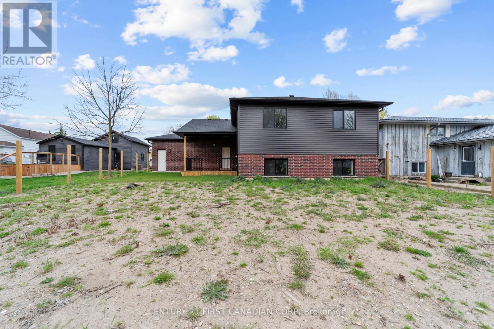 134 King Street, Lambton Shores, Ontario  N0M 2L0 - Photo 15 - X12328071