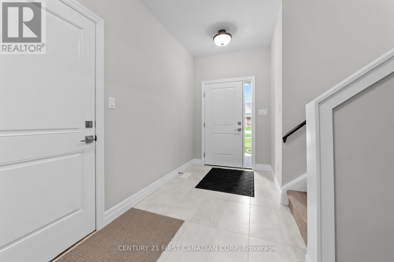 134 King Street, Lambton Shores, Ontario  N0M 2L0 - Photo 18 - X12328071