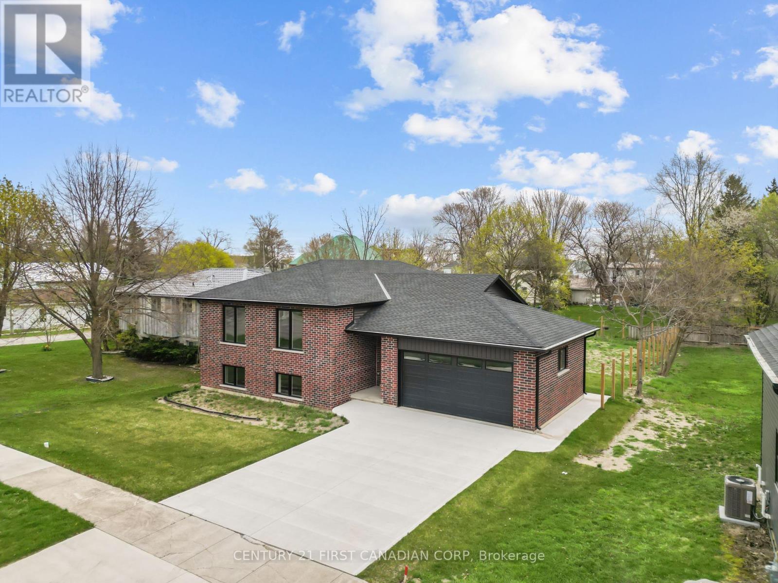 134 King Street, Lambton Shores, Ontario  N0M 2L0 - Photo 2 - X12328071