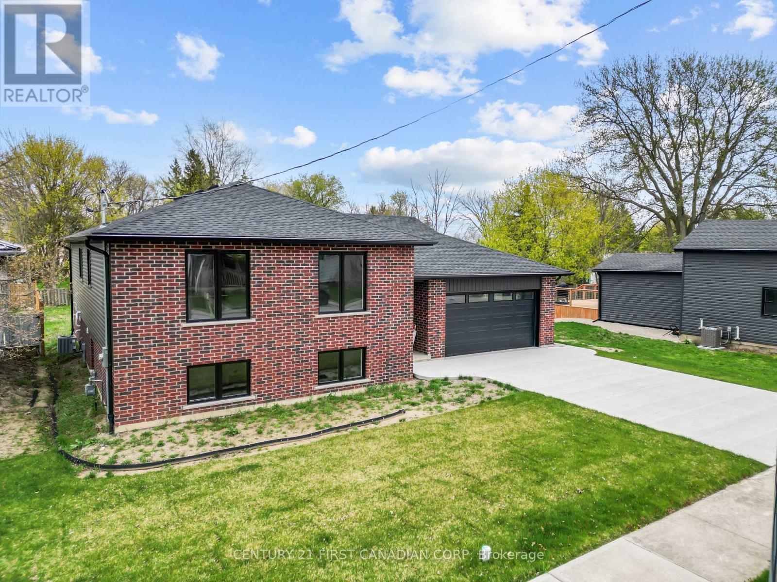 134 King Street, Lambton Shores, Ontario  N0M 2L0 - Photo 3 - X12328071