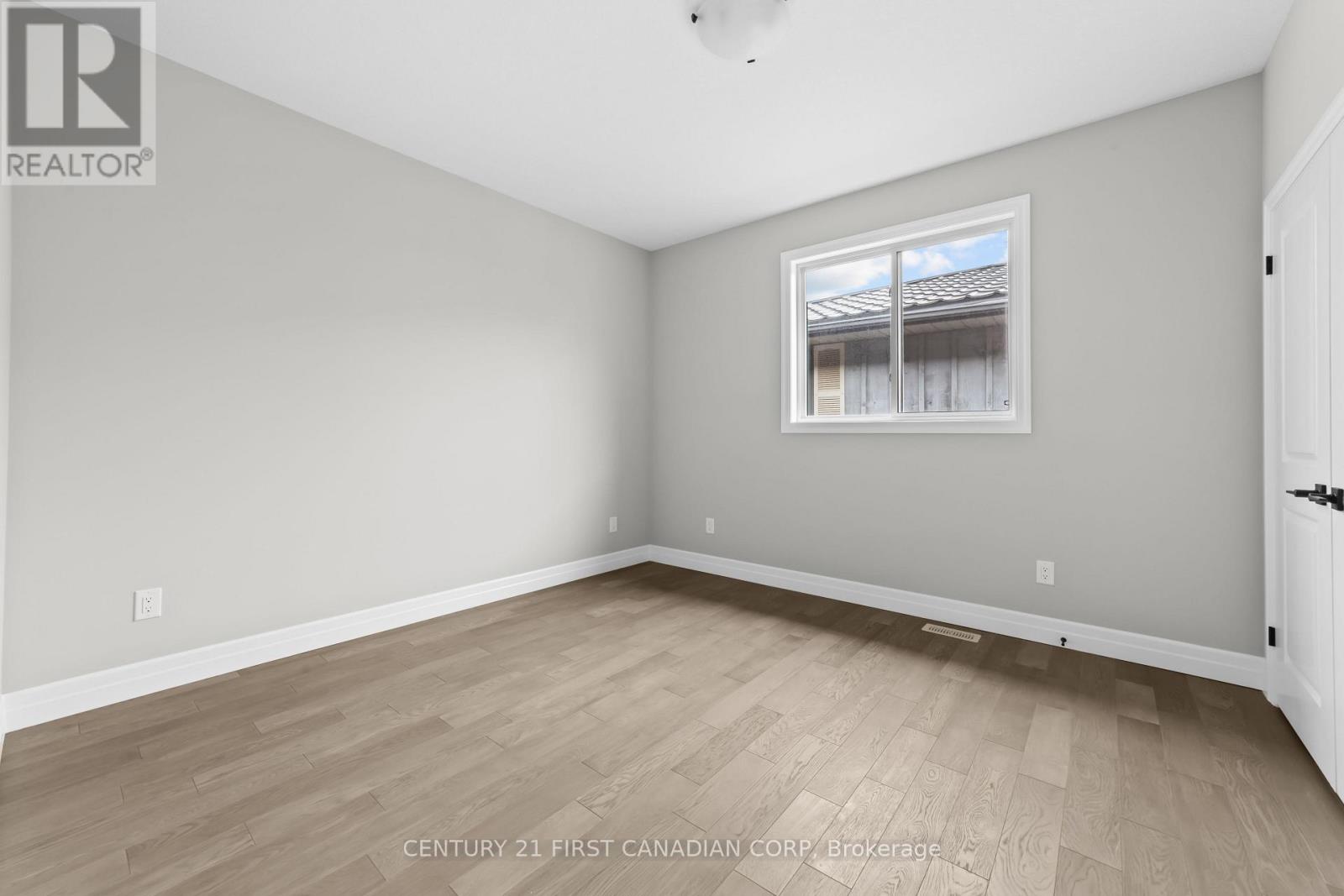 134 King Street, Lambton Shores, Ontario  N0M 2L0 - Photo 31 - X12328071