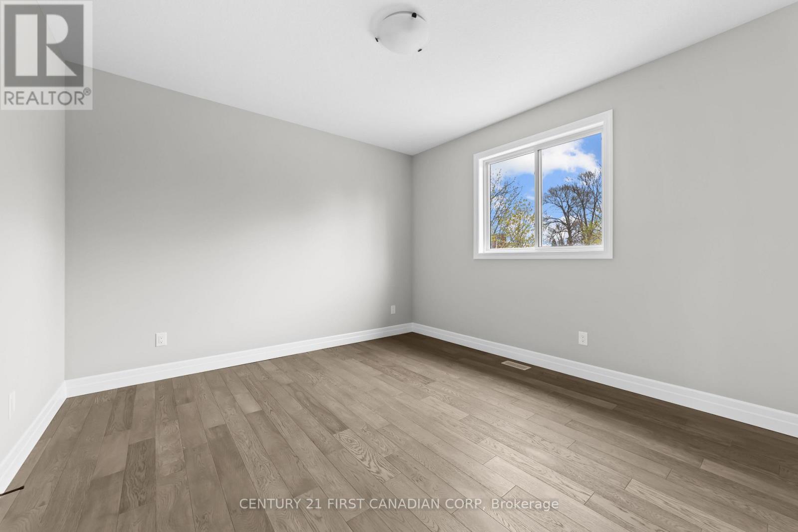 134 King Street, Lambton Shores, Ontario  N0M 2L0 - Photo 32 - X12328071