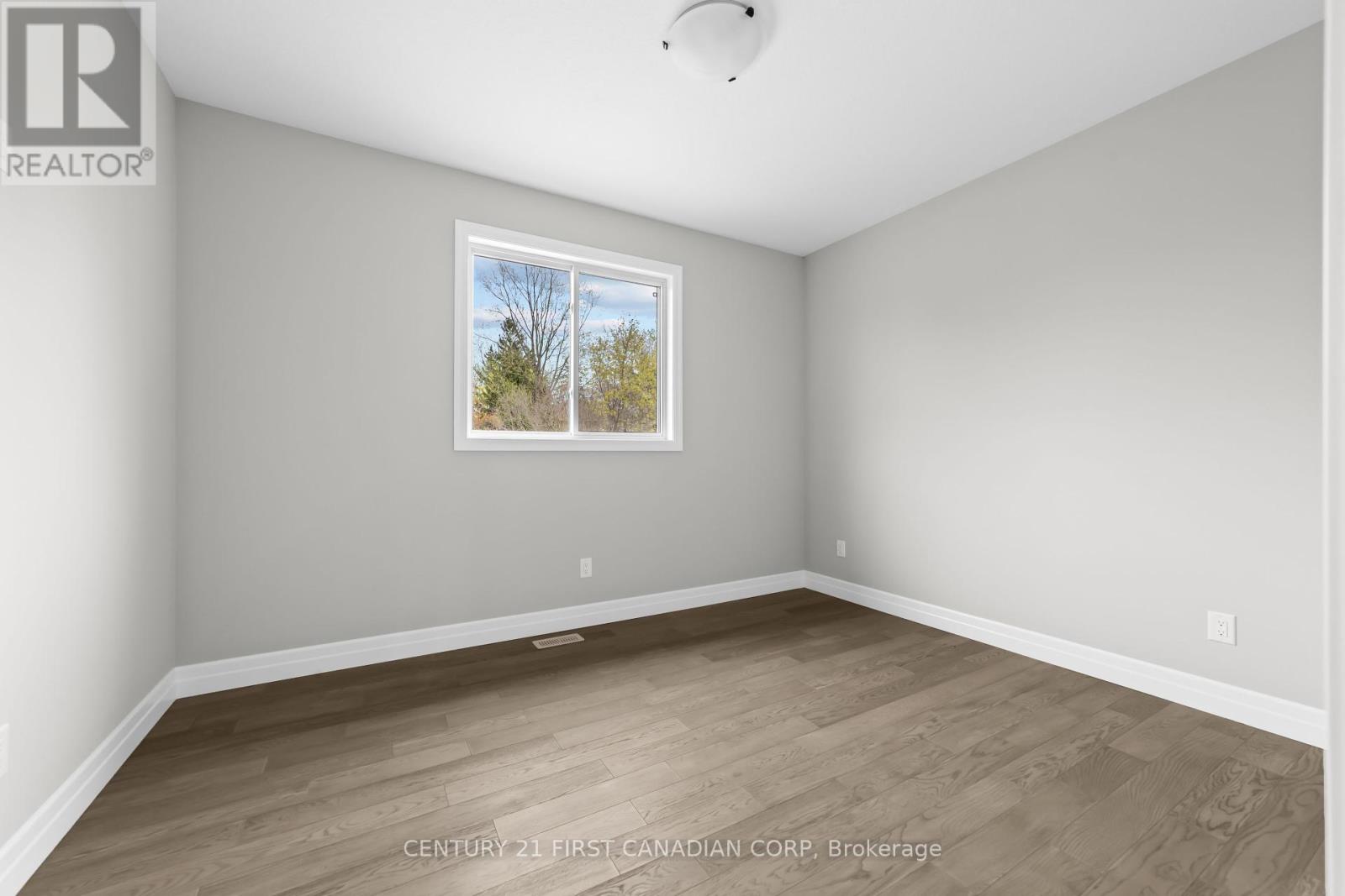 134 King Street, Lambton Shores, Ontario  N0M 2L0 - Photo 33 - X12328071