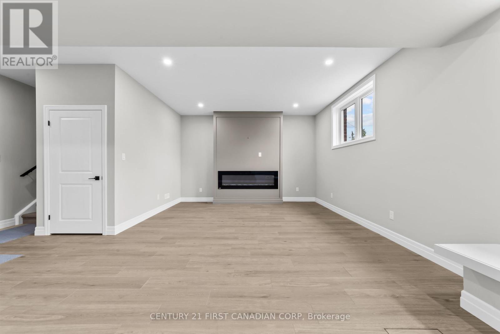134 King Street, Lambton Shores, Ontario  N0M 2L0 - Photo 36 - X12328071