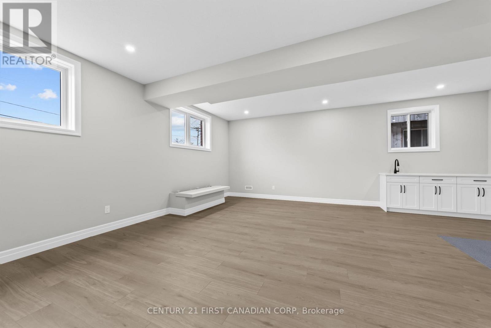 134 King Street, Lambton Shores, Ontario  N0M 2L0 - Photo 38 - X12328071