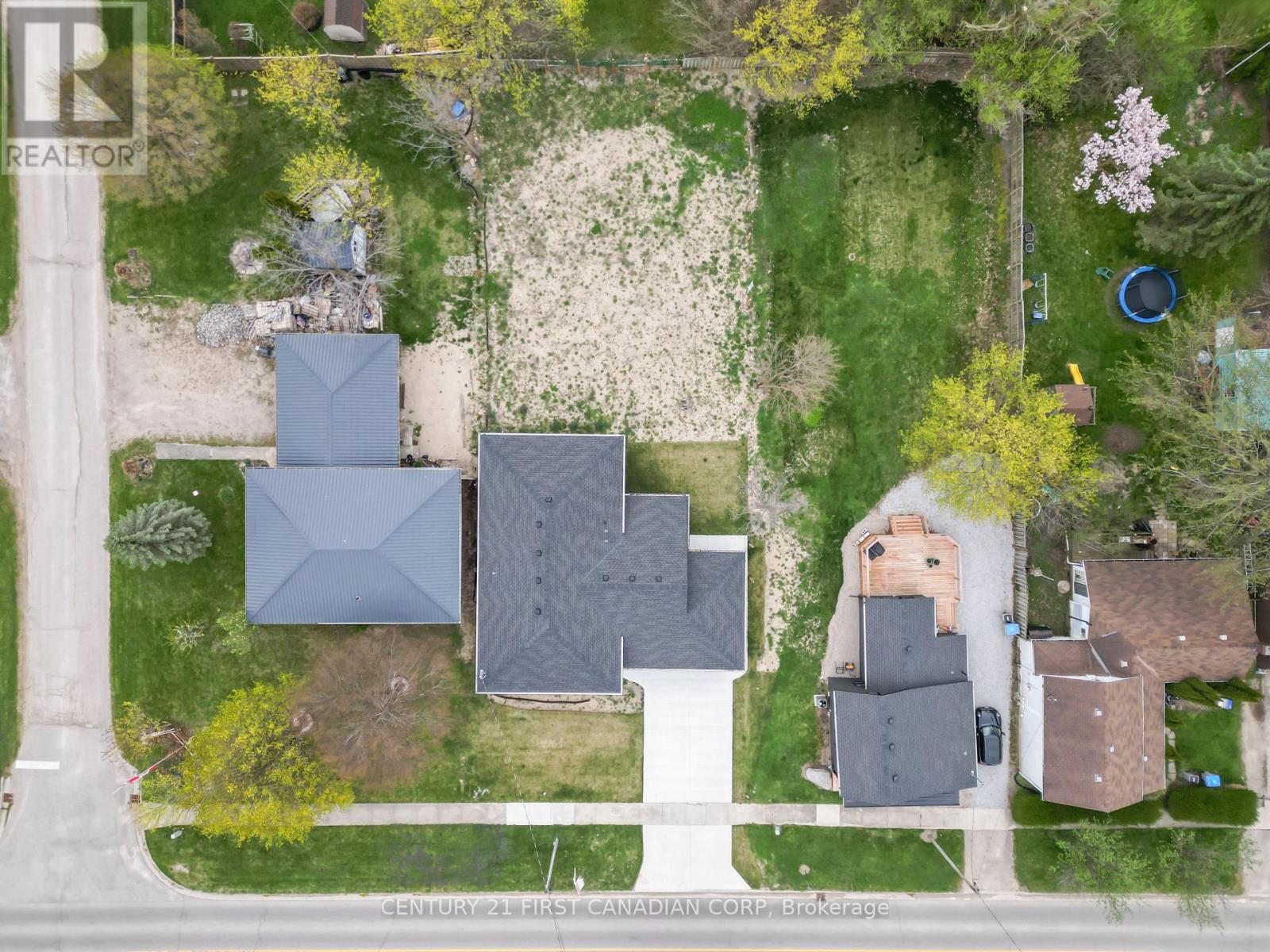 134 King Street, Lambton Shores, Ontario  N0M 2L0 - Photo 4 - X12328071