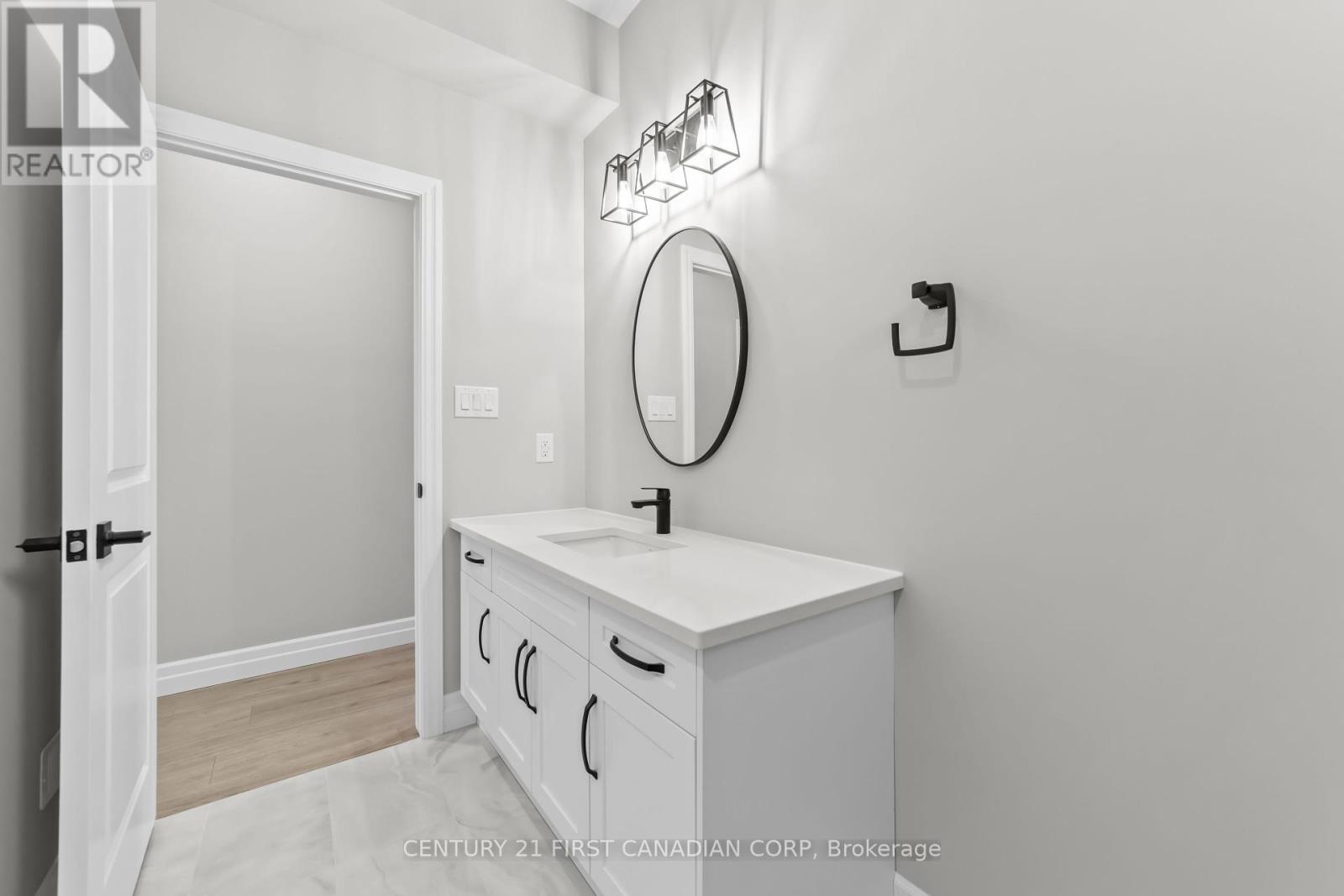 134 King Street, Lambton Shores, Ontario  N0M 2L0 - Photo 45 - X12328071