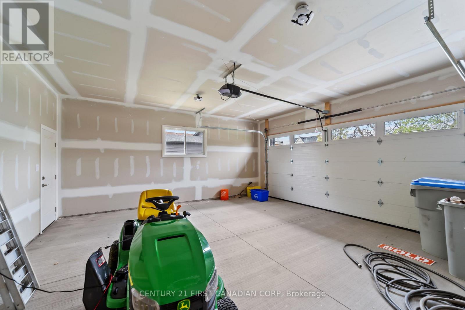 134 King Street, Lambton Shores, Ontario  N0M 2L0 - Photo 46 - X12328071