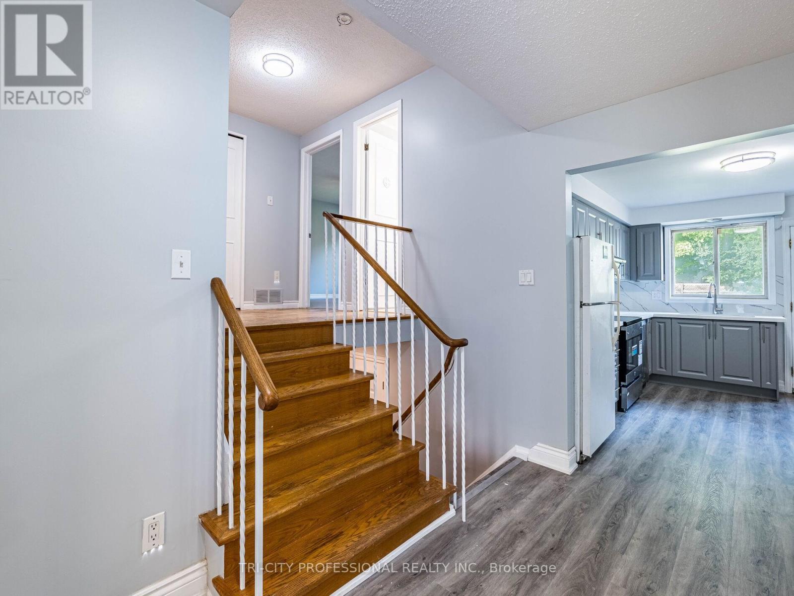 172 Mountainview Road S, Halton Hills, Ontario  L7G 4K7 - Photo 11 - W12328009