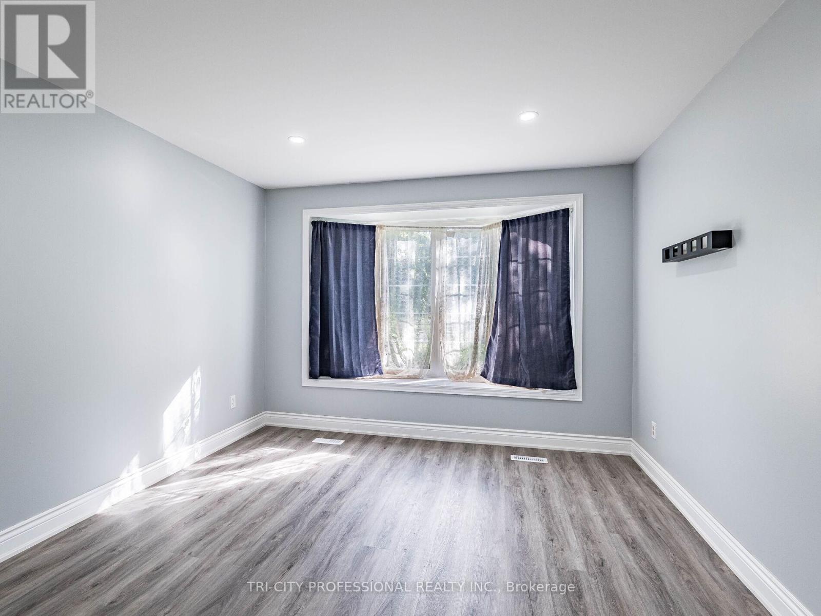 172 Mountainview Road S, Halton Hills, Ontario  L7G 4K7 - Photo 12 - W12328009