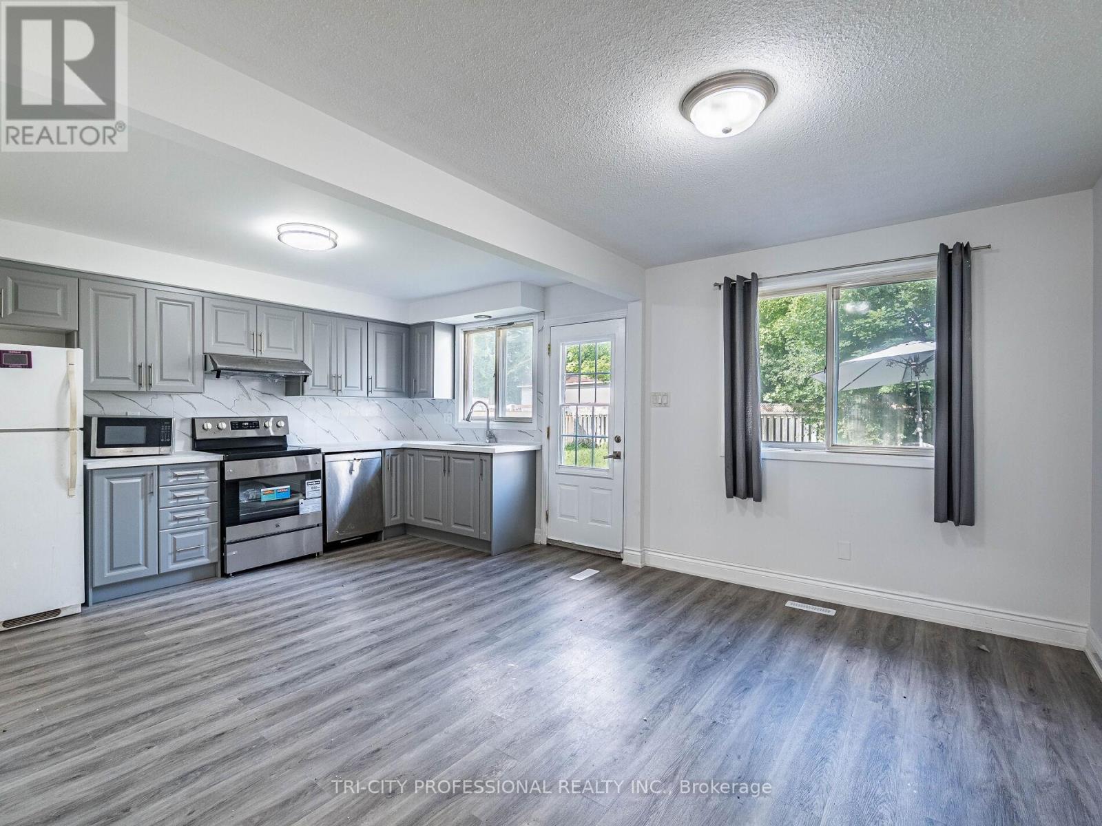 172 Mountainview Road S, Halton Hills, Ontario  L7G 4K7 - Photo 13 - W12328009