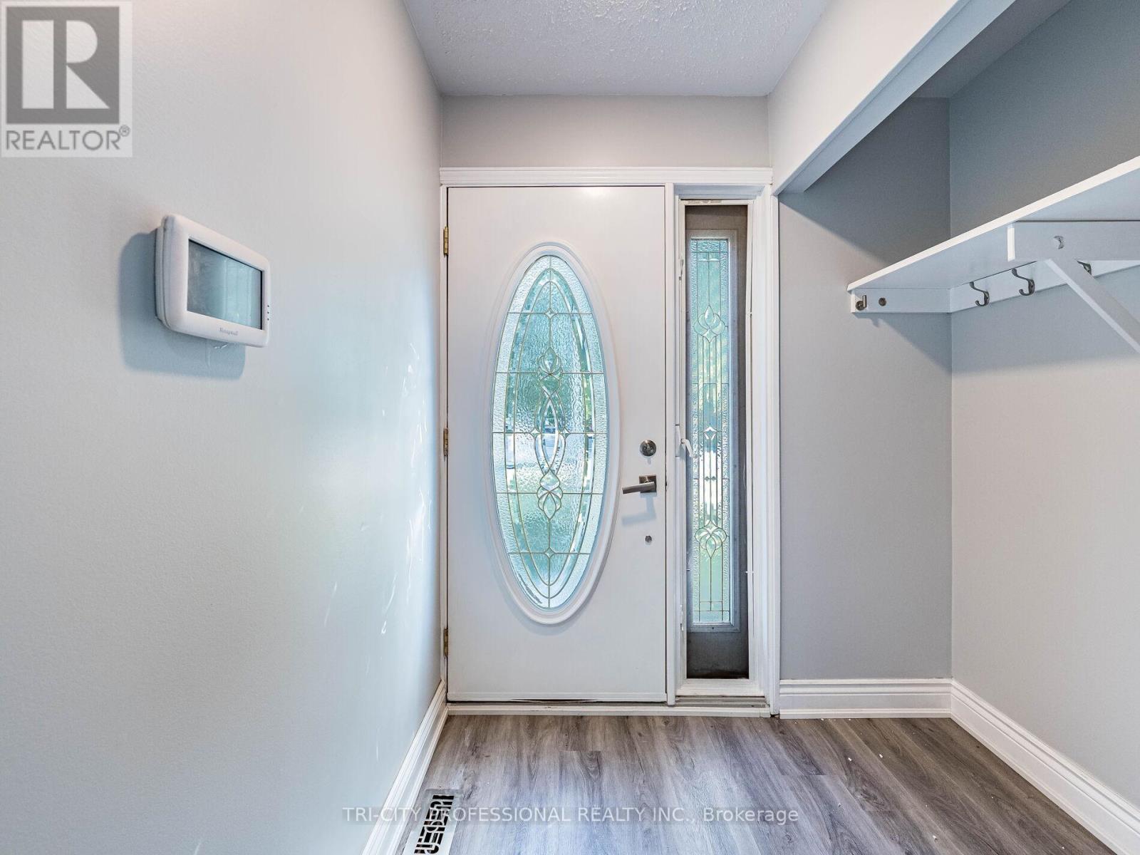 172 Mountainview Road S, Halton Hills, Ontario  L7G 4K7 - Photo 8 - W12328009