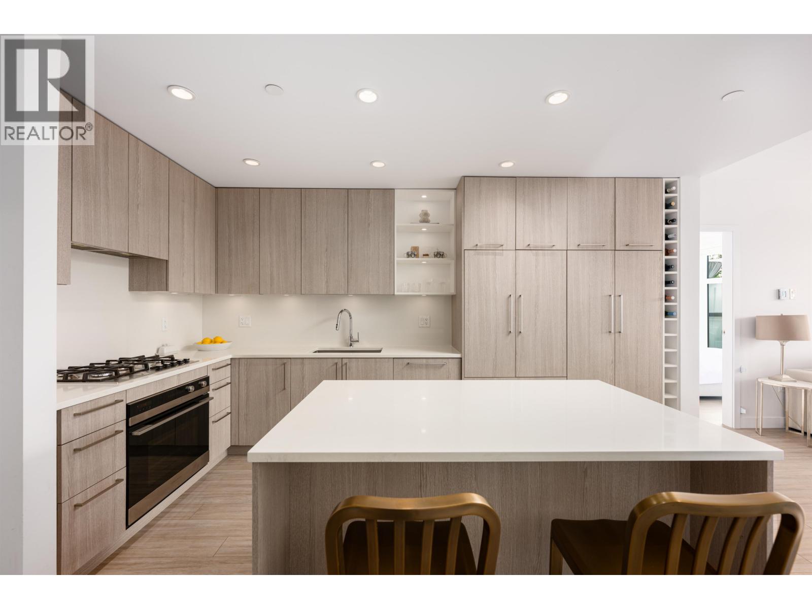 208 707 E 3rd Street, North Vancouver, British Columbia  V7L 1G8 - Photo 6 - R3034207