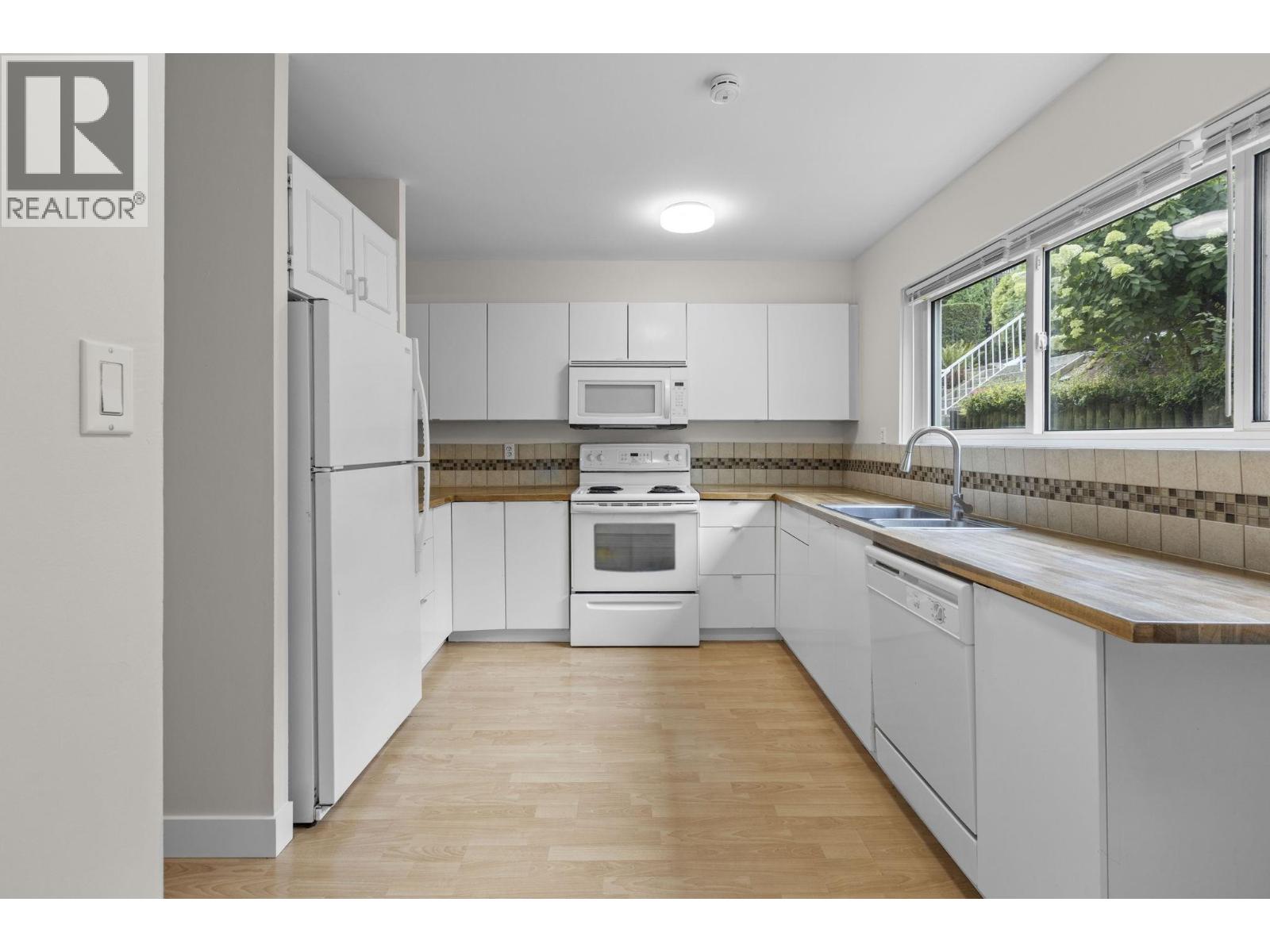 Property at 1035 CECILE DRIVE image 5