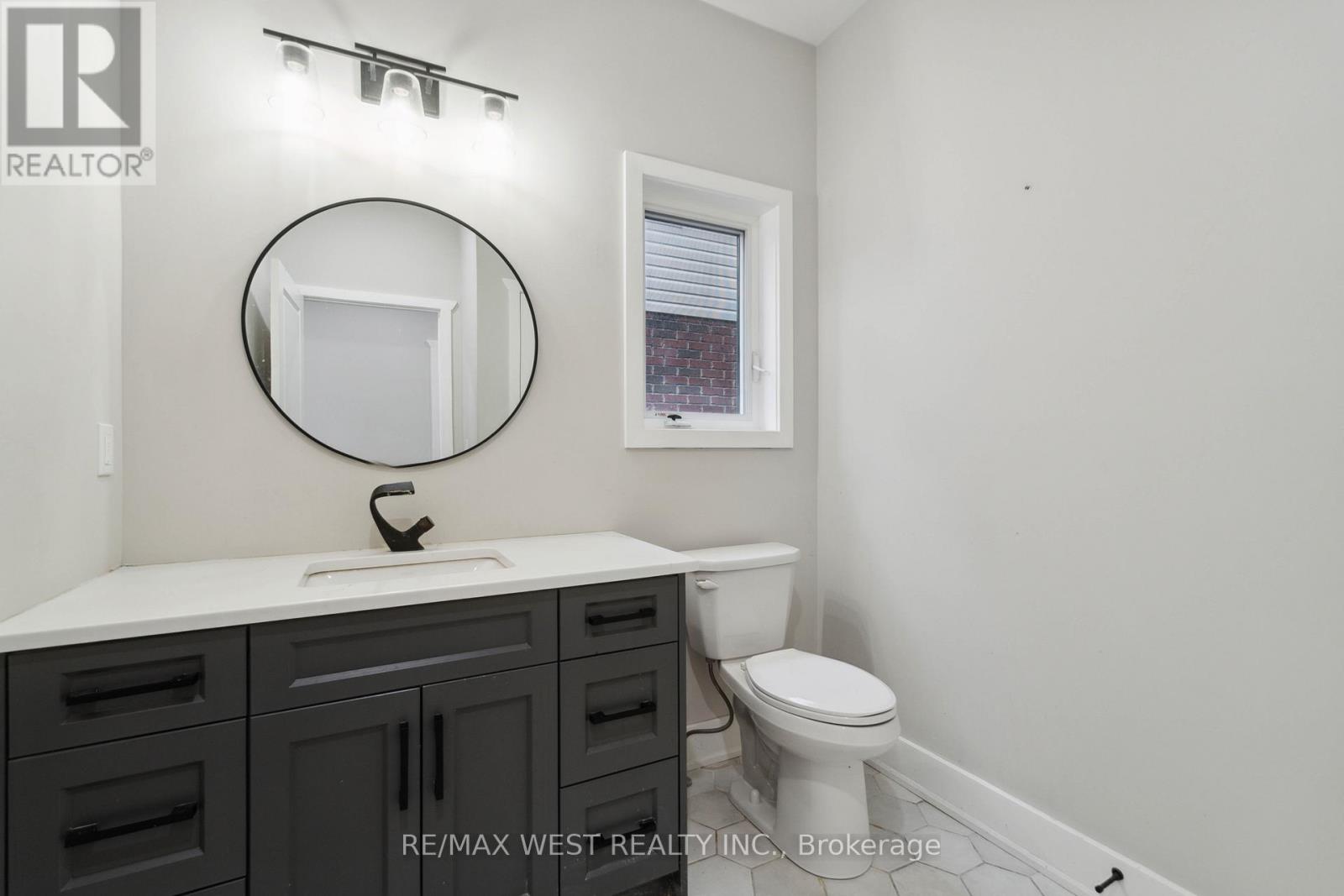210 S Pelham Road, Welland, Ontario  L3B 5N8 - Photo 10 - X12328004