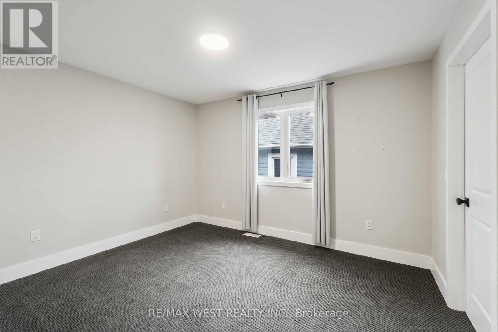 210 S Pelham Road, Welland, Ontario  L3B 5N8 - Photo 18 - X12328004