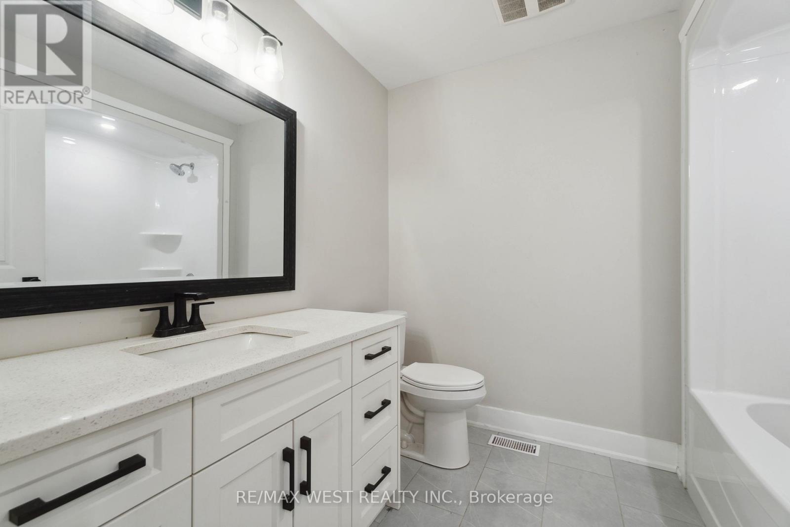 210 S Pelham Road, Welland, Ontario  L3B 5N8 - Photo 20 - X12328004