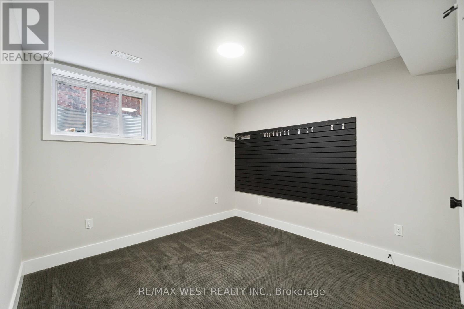 210 S Pelham Road, Welland, Ontario  L3B 5N8 - Photo 24 - X12328004