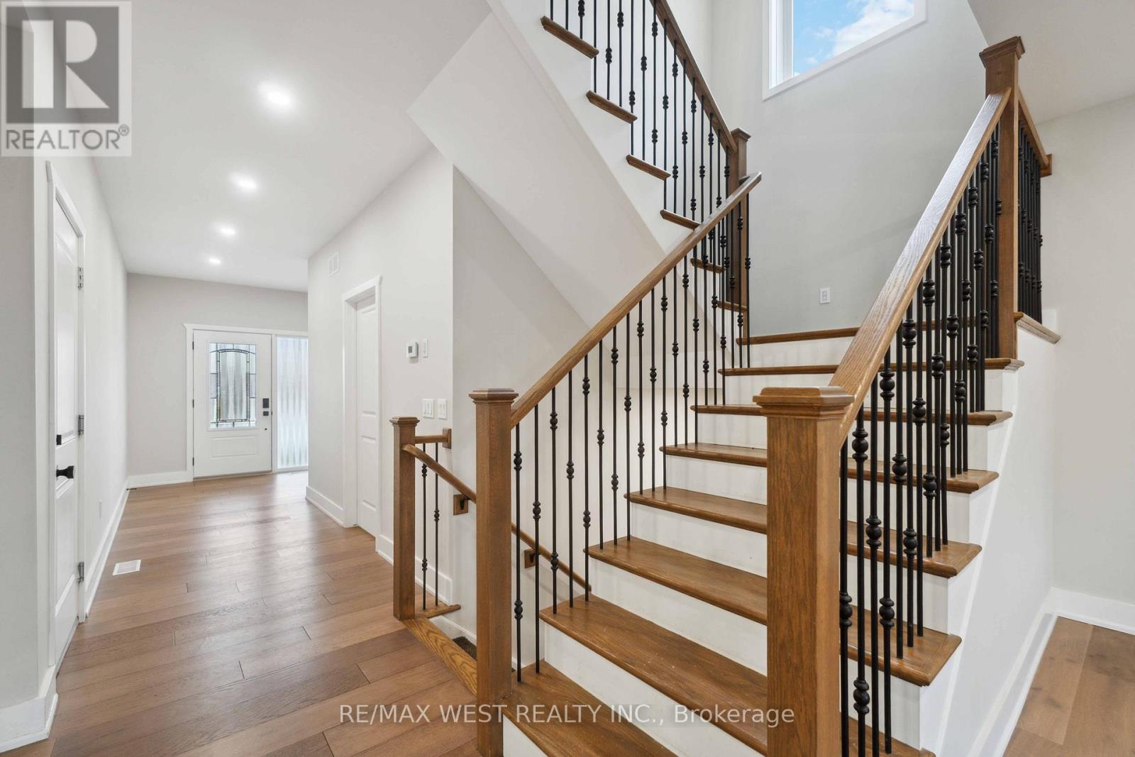 210 S Pelham Road, Welland, Ontario  L3B 5N8 - Photo 4 - X12328004