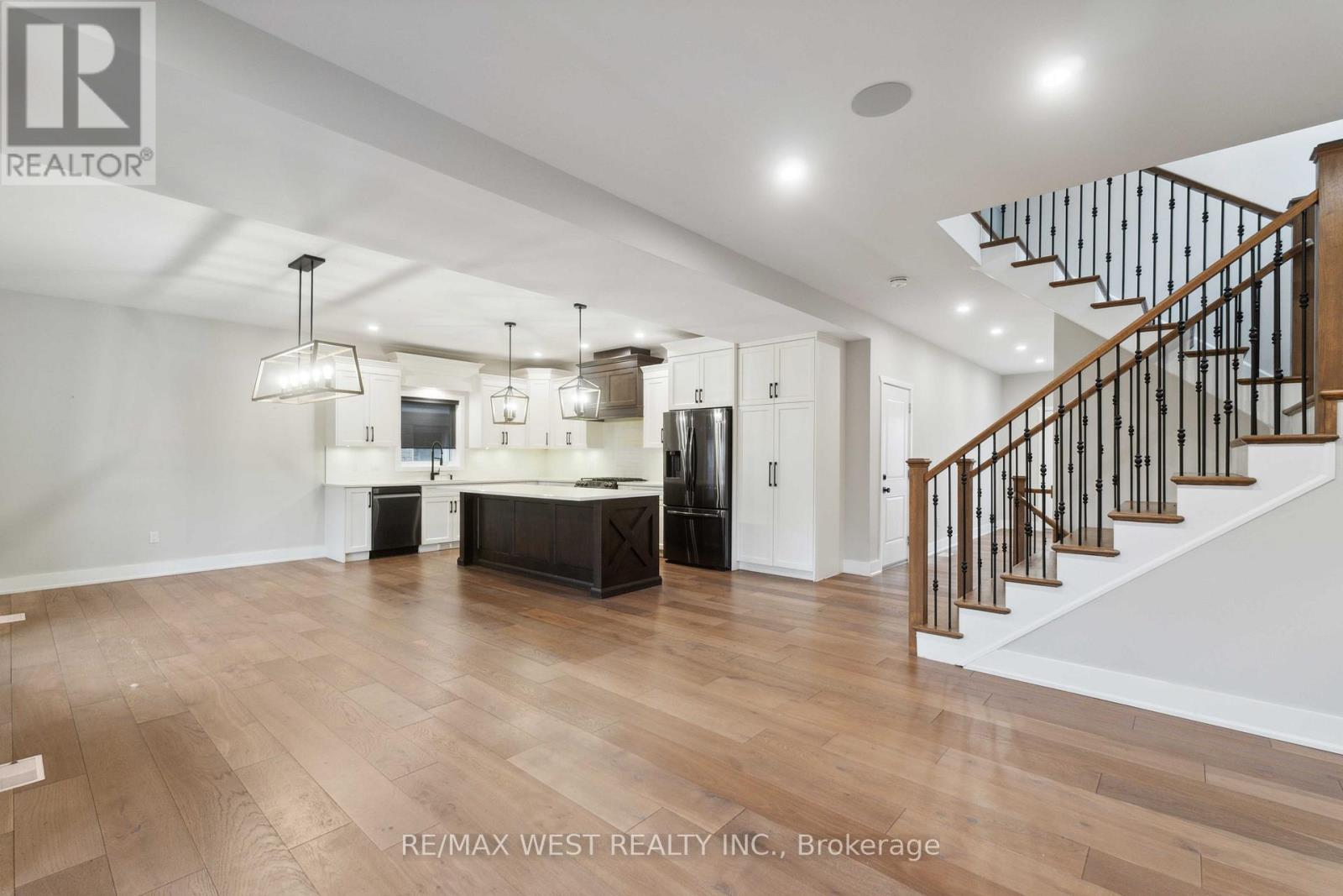 210 S Pelham Road, Welland, Ontario  L3B 5N8 - Photo 6 - X12328004