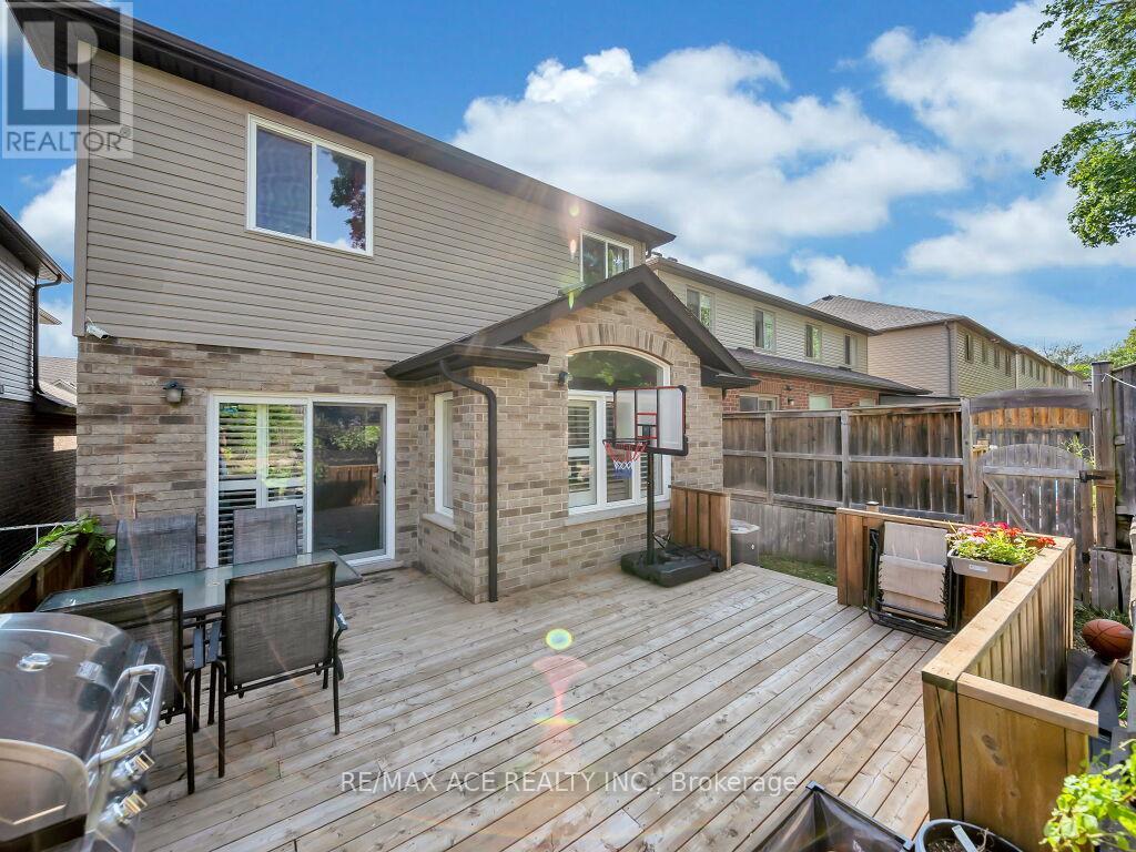 160 Kemp Crescent E, Guelph, Ontario  N1E 0K1 - Photo 43 - X12328012