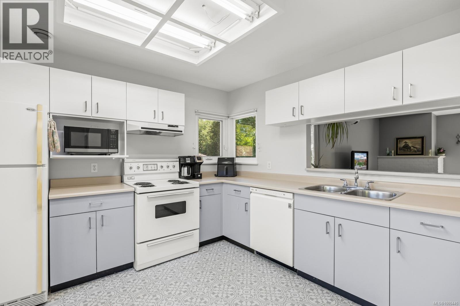 Property at 17 4120 Interurban Rd image 3