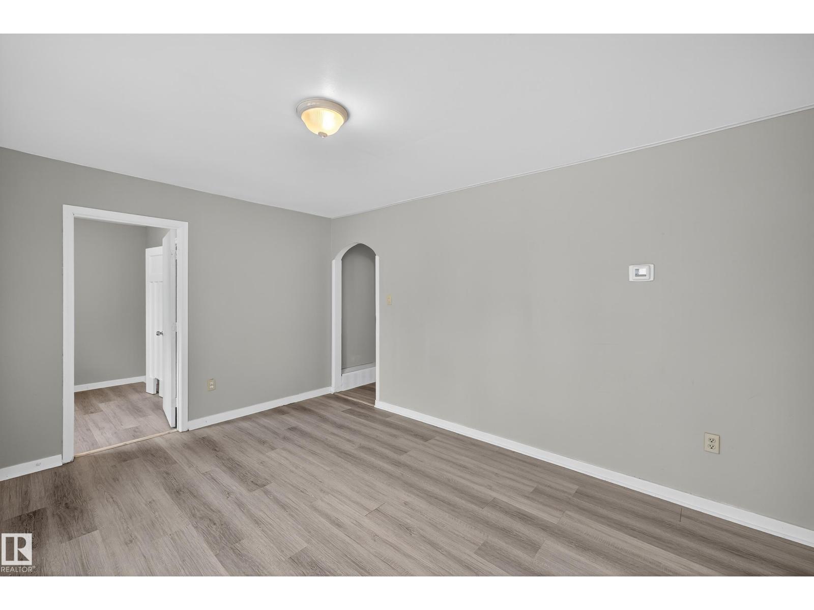 Property at 11952 61 ST NW image 3