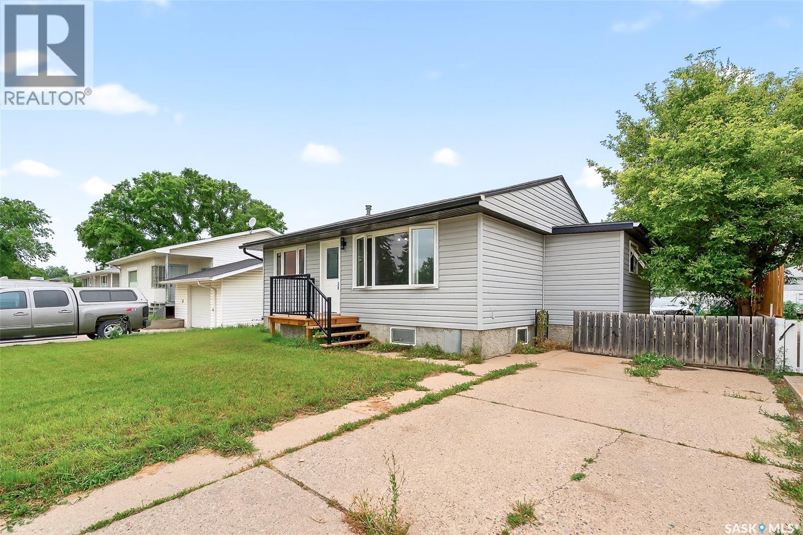 Property at 1114 Caribou STREET W image 4
