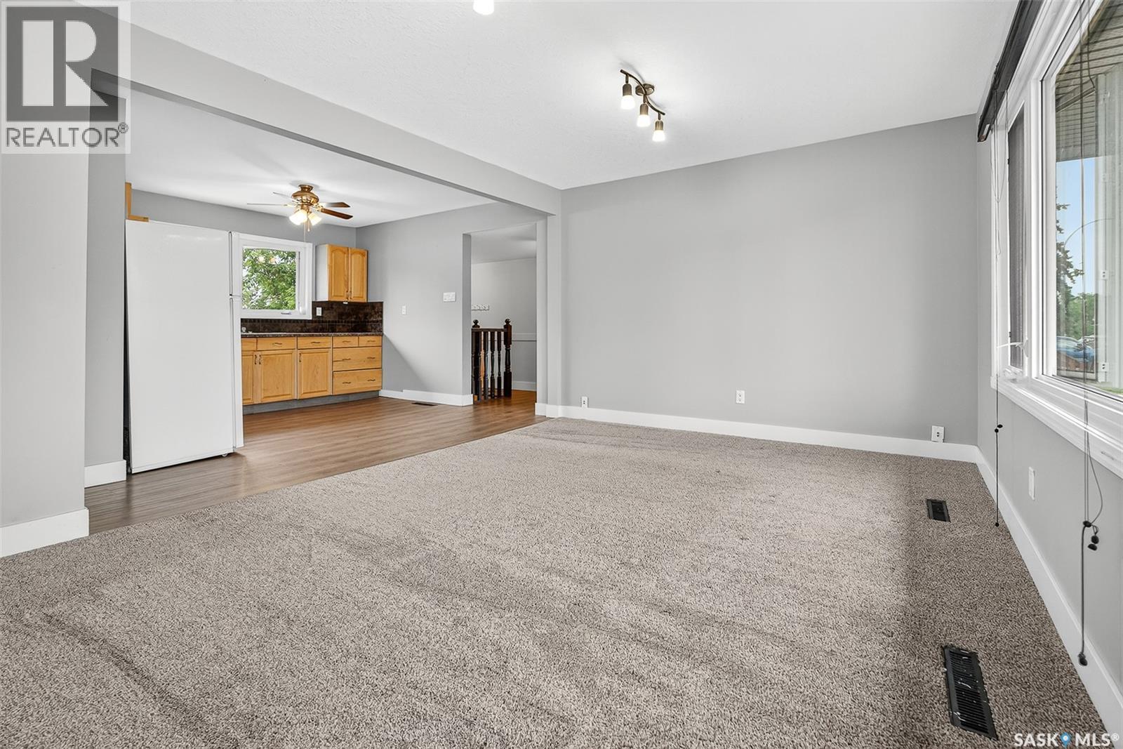 Property at 1114 Caribou STREET W image 5