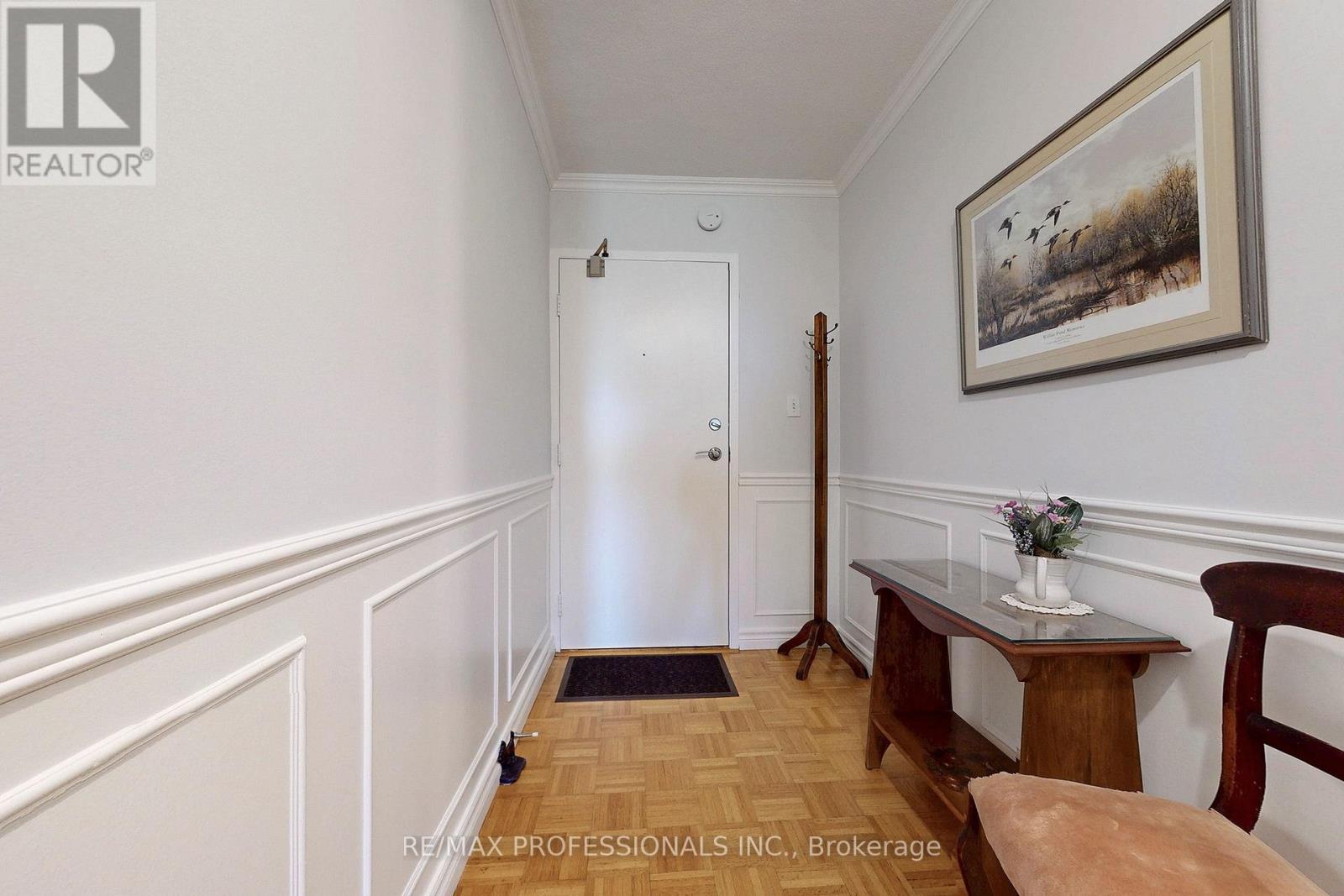 806 - 1535 Lakeshore Road E, Mississauga, Ontario  L5E 3E2 - Photo 19 - W12328038