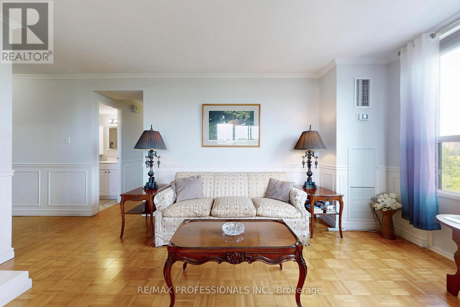 806 - 1535 Lakeshore Road E, Mississauga, Ontario  L5E 3E2 - Photo 6 - W12328038