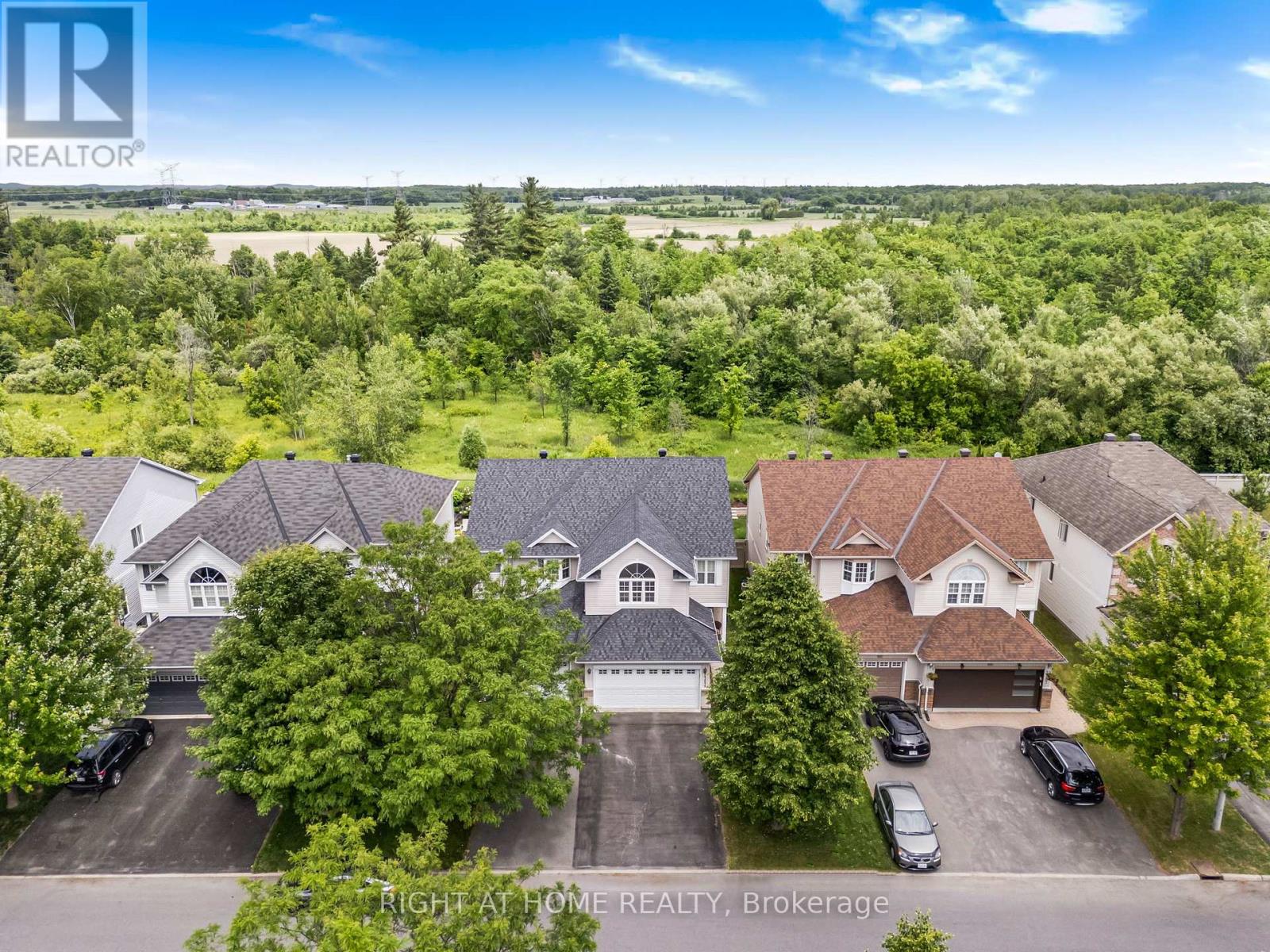 Property at 2383 GLANDRIEL CRESCENT image 3