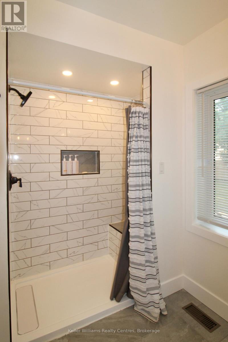 445 13th Street, Hanover, Ontario  N4N 1Y2 - Photo 15 - X12328059