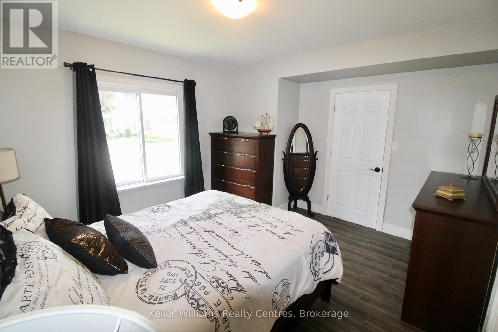 445 13th Street, Hanover, Ontario  N4N 1Y2 - Photo 12 - X12328059