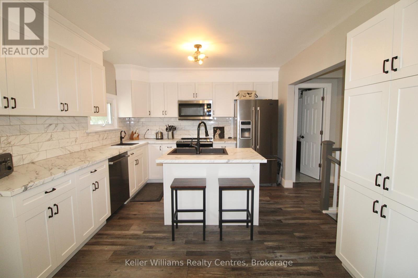 445 13th Street, Hanover, Ontario  N4N 1Y2 - Photo 7 - X12328059