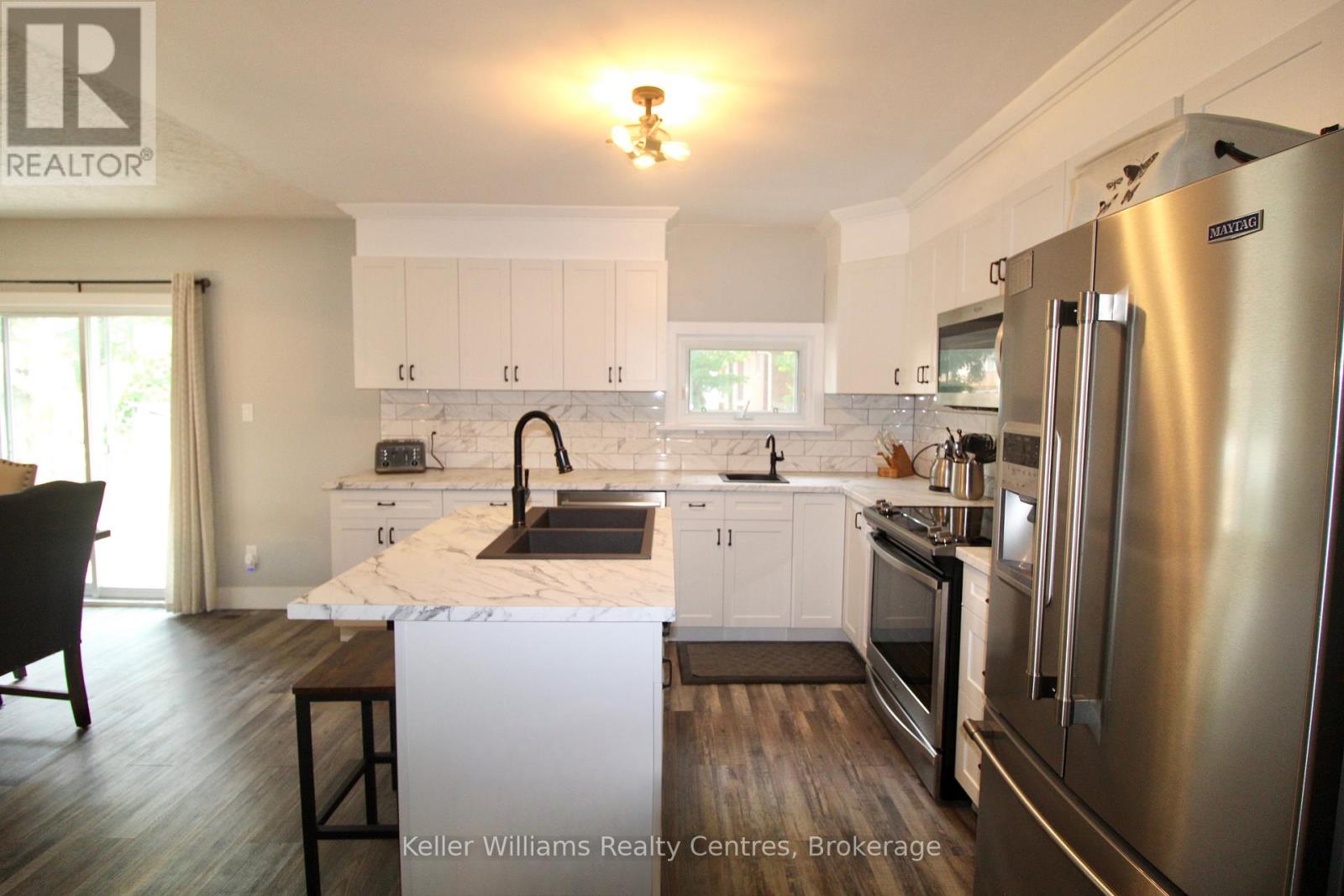 445 13th Street, Hanover, Ontario  N4N 1Y2 - Photo 8 - X12328059
