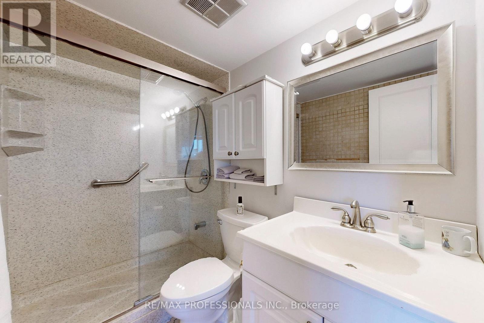 806 - 1535 Lakeshore Road E, Mississauga, Ontario  L5E 3E2 - Photo 10 - W12328038
