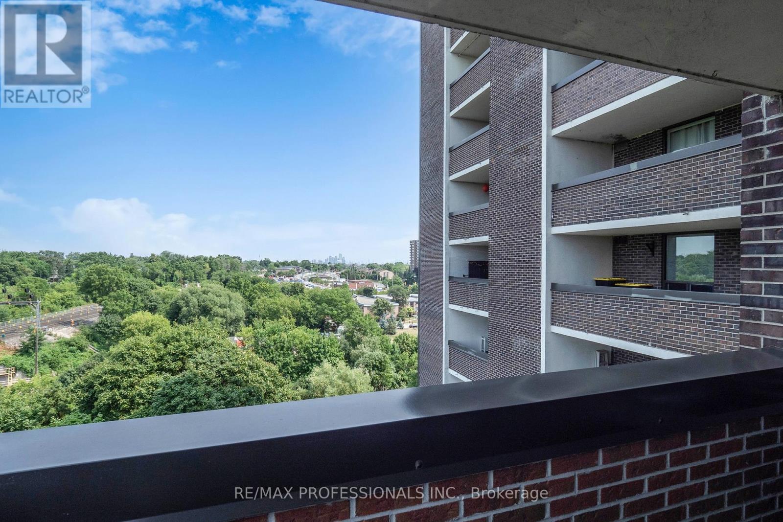 806 - 1535 Lakeshore Road E, Mississauga, Ontario  L5E 3E2 - Photo 16 - W12328038