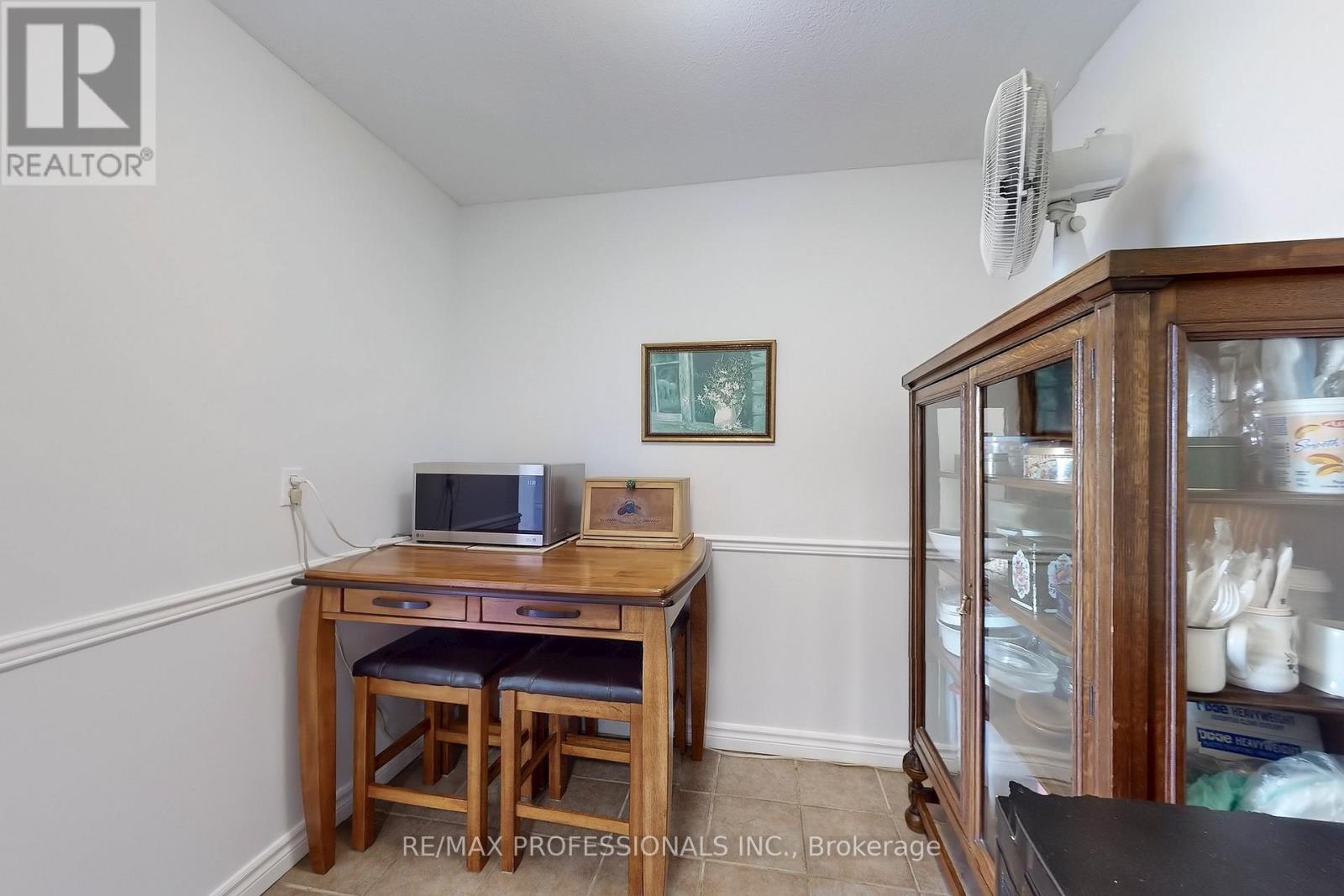 806 - 1535 Lakeshore Road E, Mississauga, Ontario  L5E 3E2 - Photo 22 - W12328038
