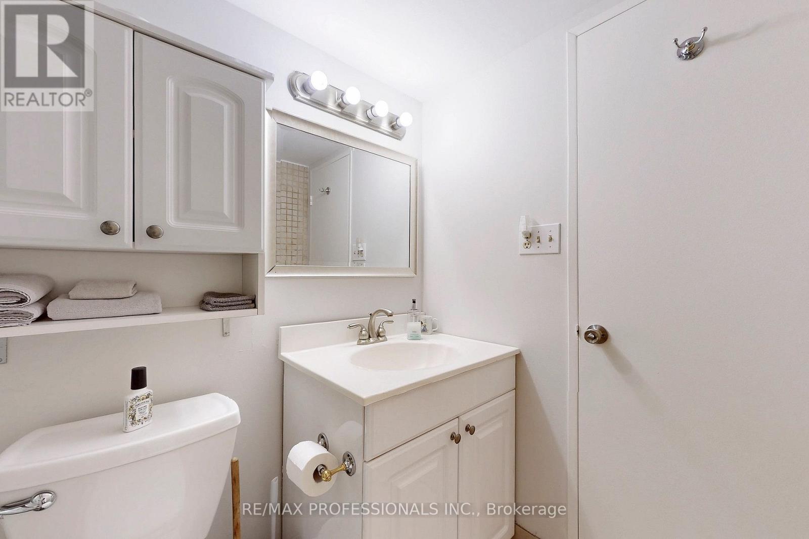 806 - 1535 Lakeshore Road E, Mississauga, Ontario  L5E 3E2 - Photo 28 - W12328038