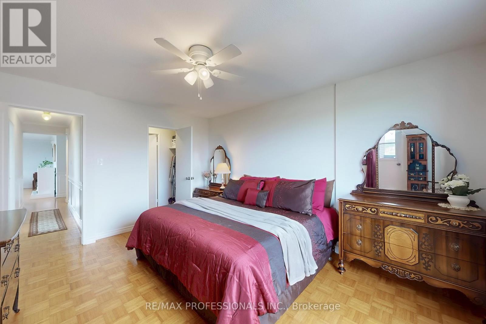 806 - 1535 Lakeshore Road E, Mississauga, Ontario  L5E 3E2 - Photo 23 - W12328038