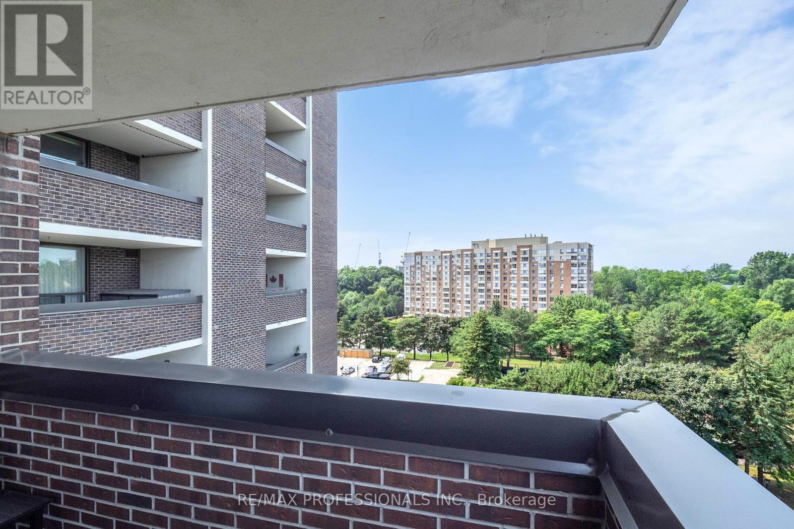 806 - 1535 Lakeshore Road E, Mississauga, Ontario  L5E 3E2 - Photo 21 - W12328038
