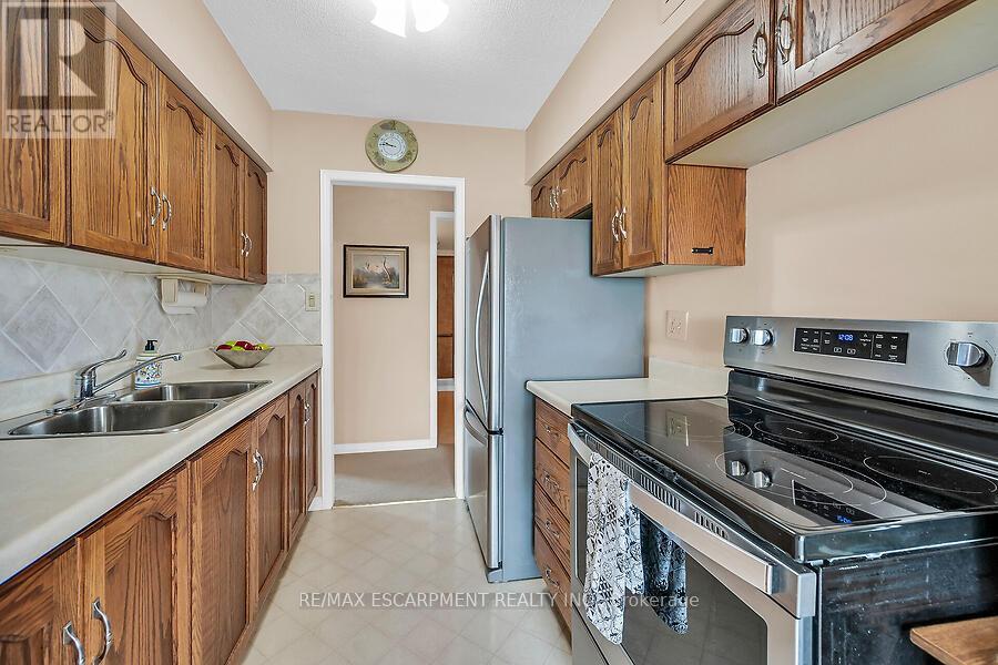 703 - 200 Limeridge Road W, Hamilton, Ontario  L9C 7M7 - Photo 11 - X12328144
