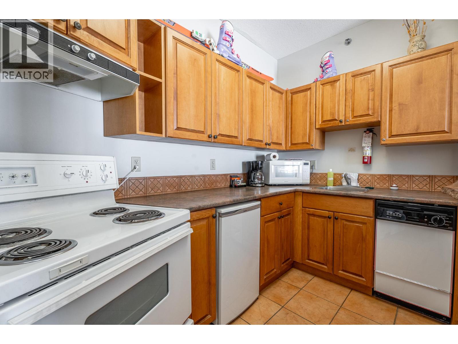 3160 Creekside Way Unit# 408, Sun Peaks, British Columbia  V0E 5N0 - Photo 5 - 10336423