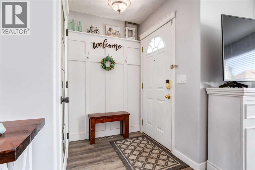 Property at 58 Cramond Close SE image 3