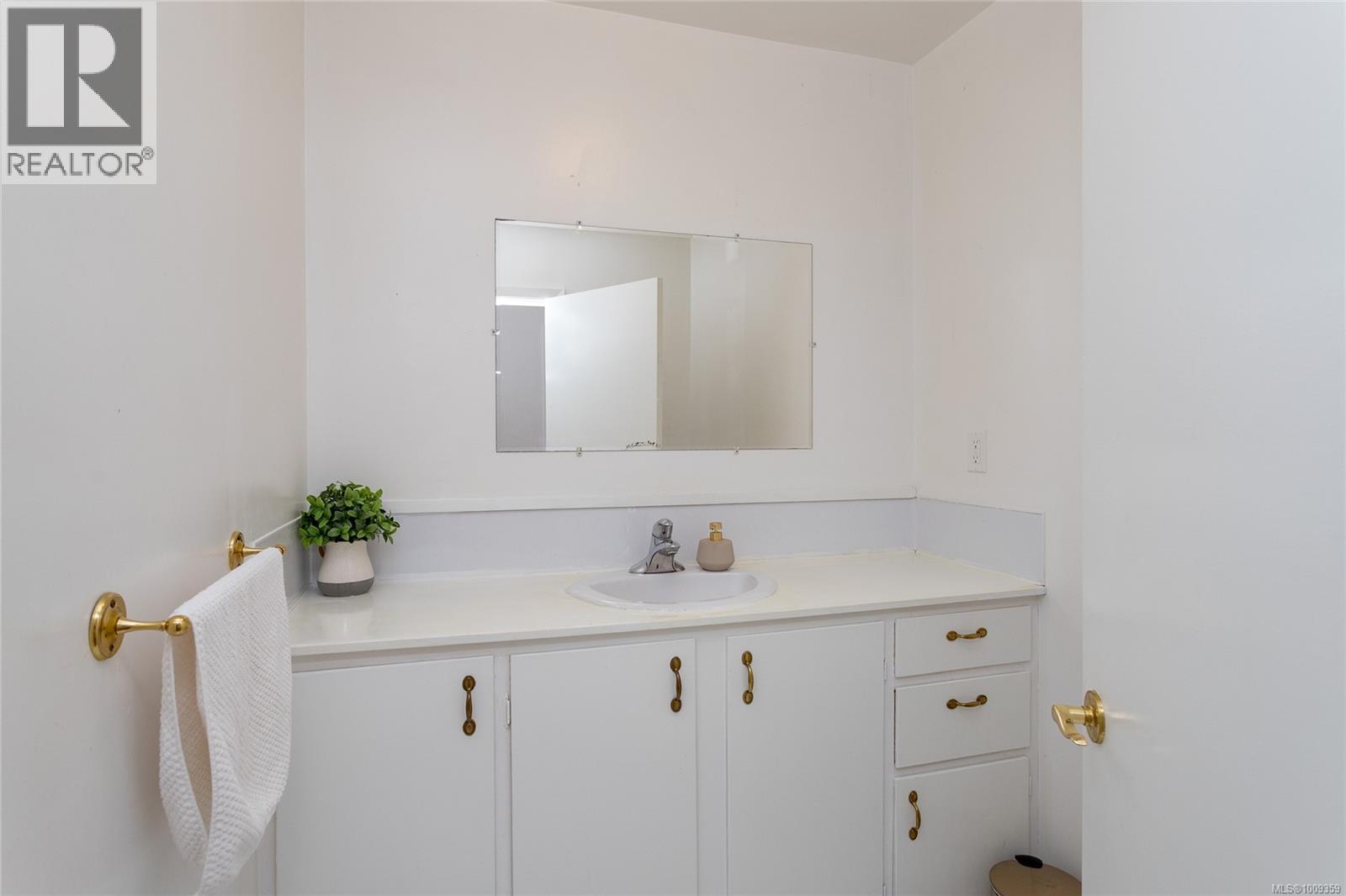 Property at 11255 Nitinat Rd image 4