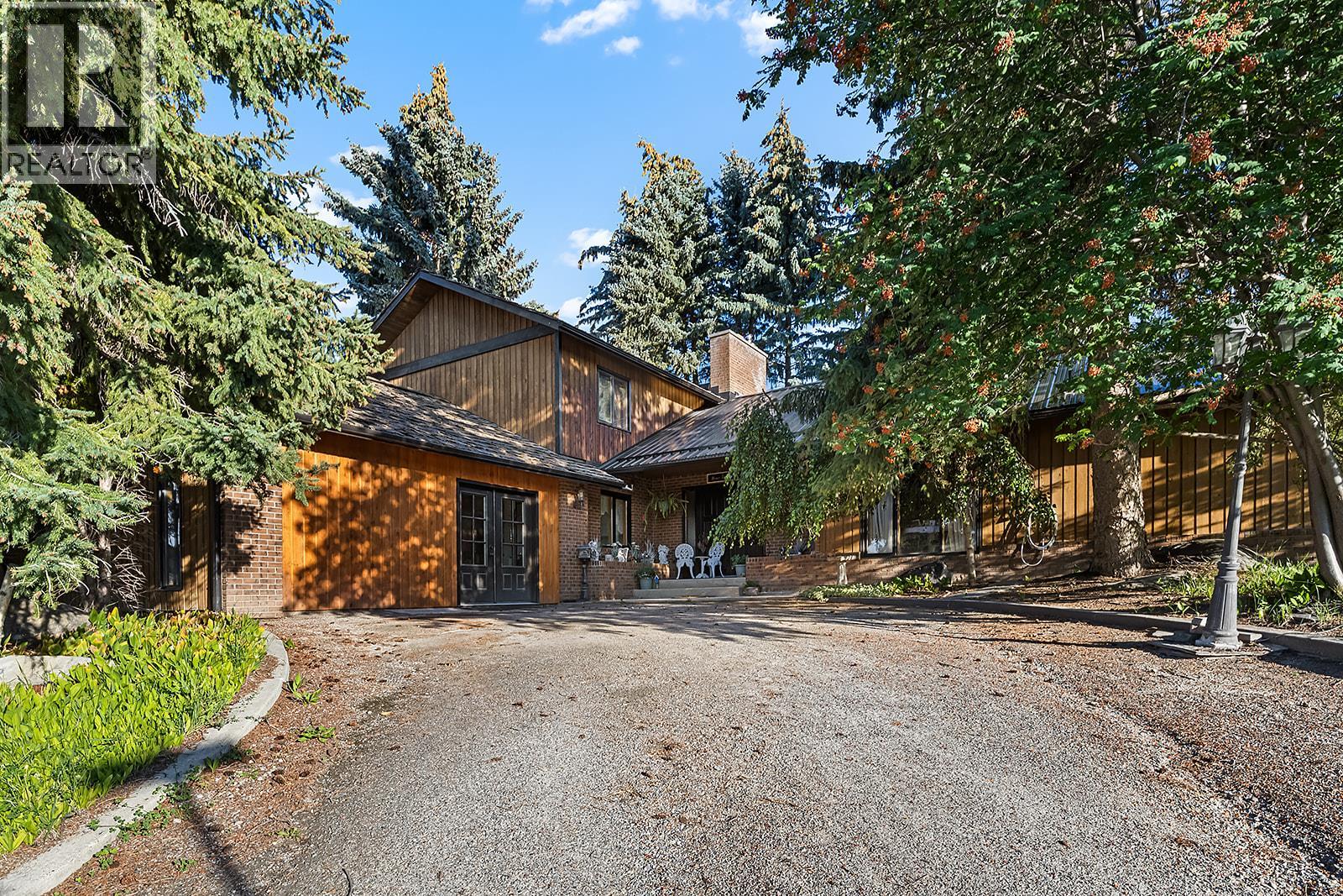 1804 13th Avenue S, Cranbrook, British Columbia  V1C 5Y1 - Photo 1 - 10357879