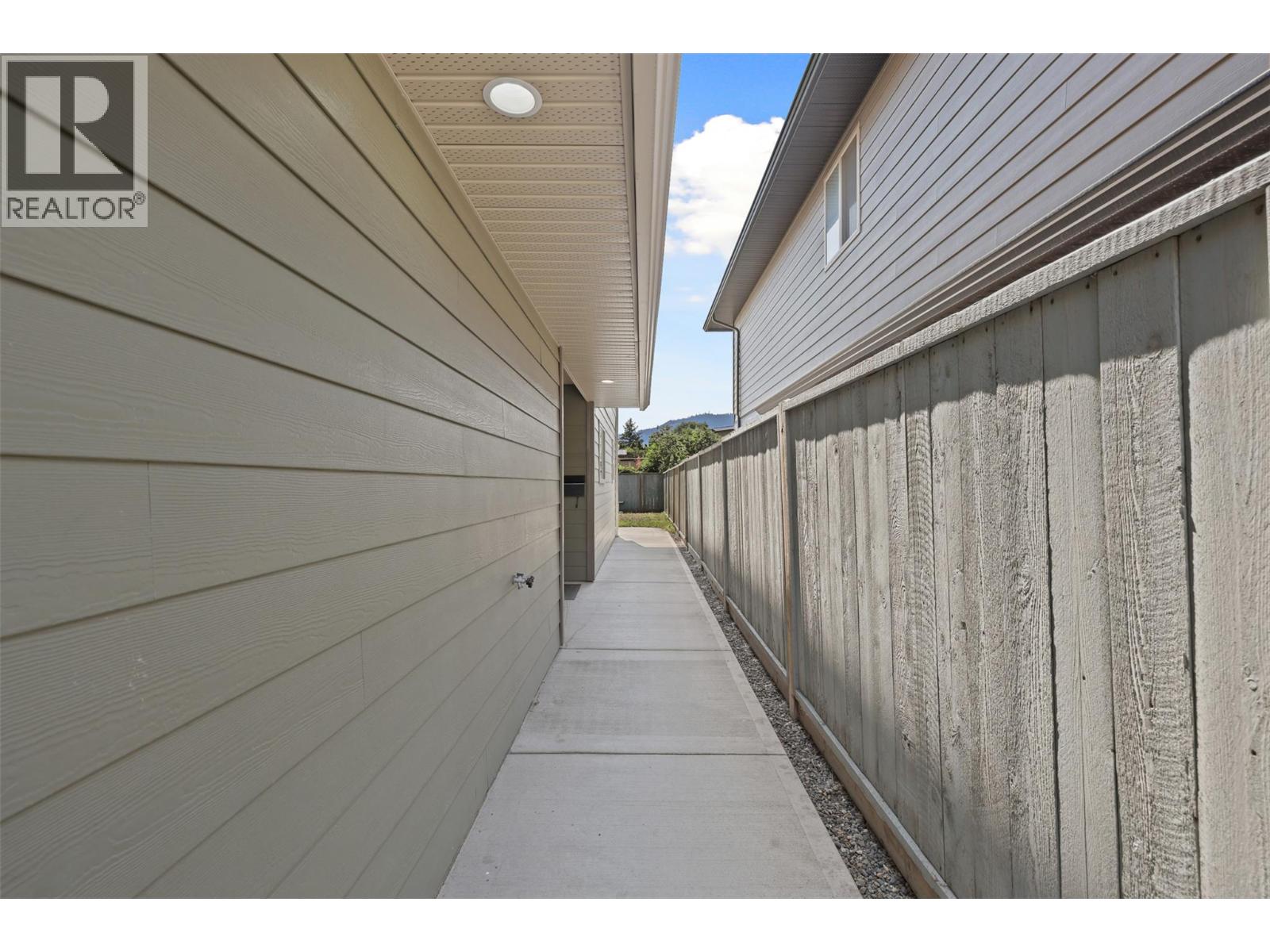 Property at 1725 Parkcrest Avenue image 4
